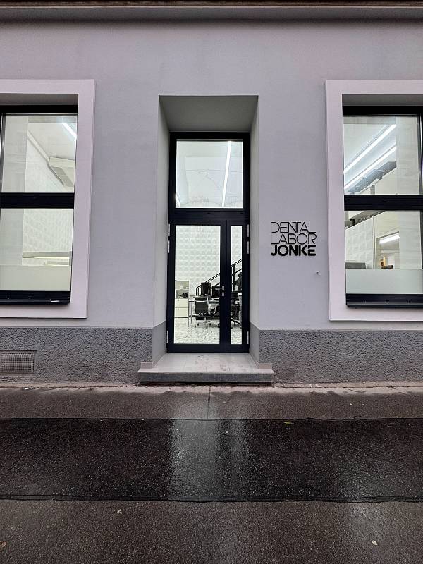 Projekte/dentaljonke/0843f067-22e2-420d-855d-fd409dd5a26f_1764955296.jpg